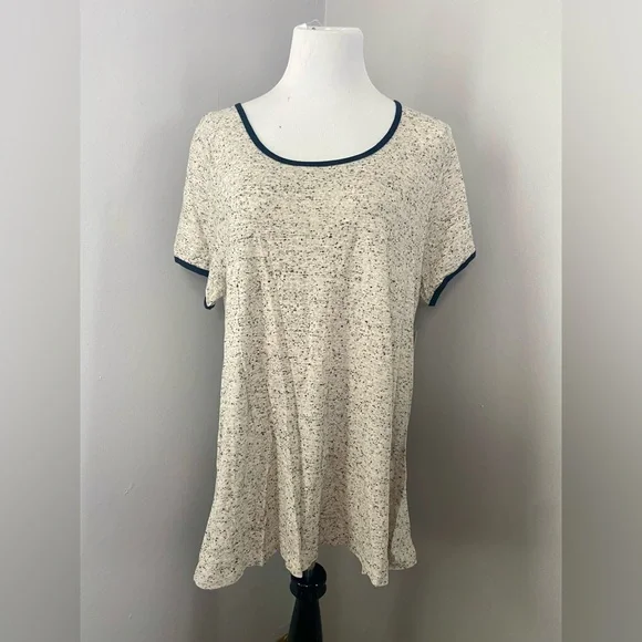 LuLaRoe Classic T Shirt NWT Black and White Short Sleeve - Picture 7 of 7